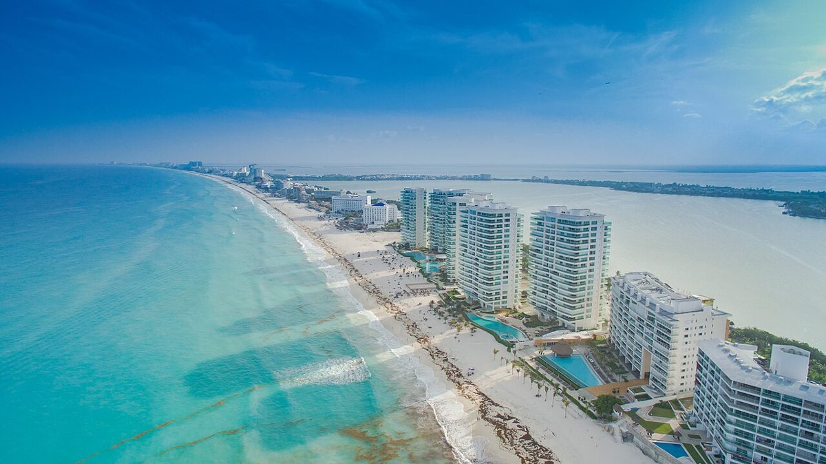 Scenic view of Cancún