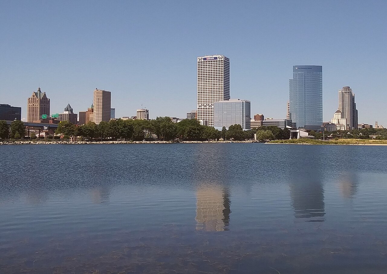 Representative Milwaukee, Wisconsin city scene; not a photograph of Milwaukee Art Museum