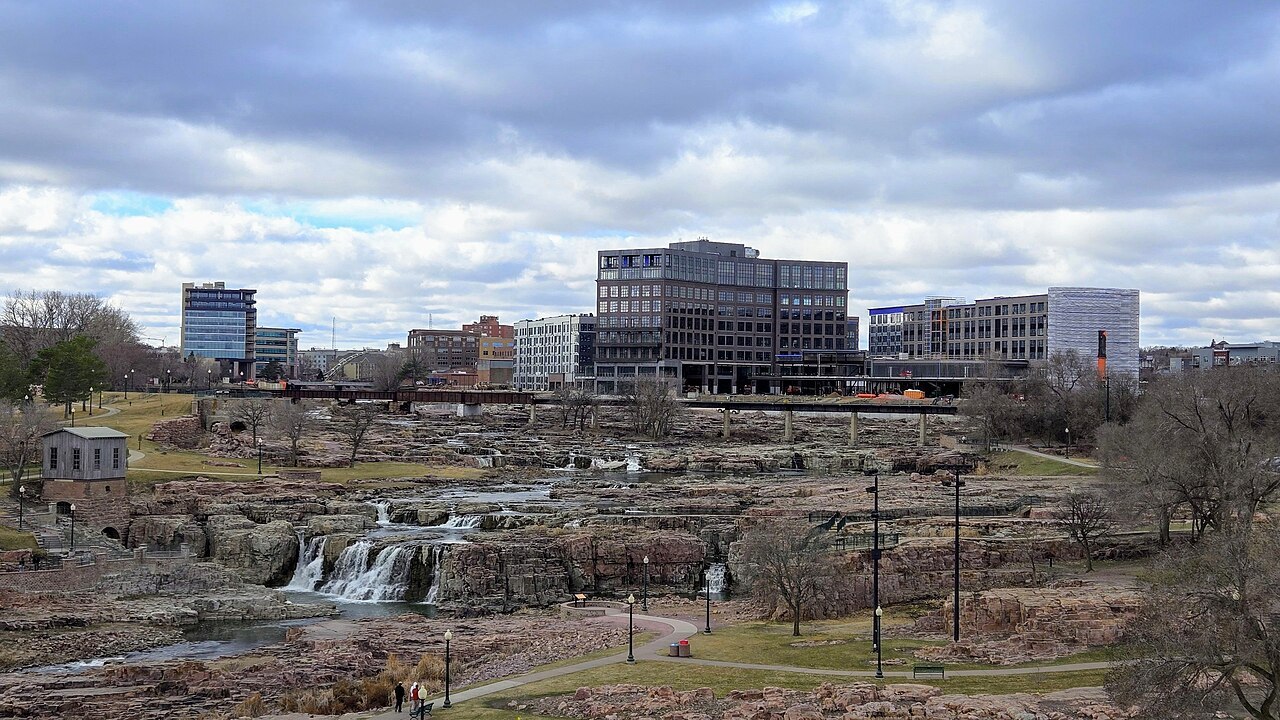 Representative Sioux Falls, South Dakota city scene; not a photograph of Falls Park