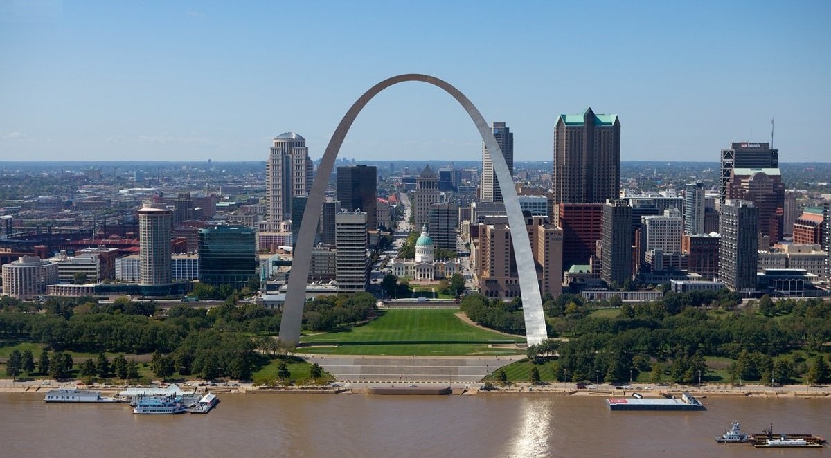 Representative St. Louis, Missouri city scene; not a photograph of Gateway Arch National Park