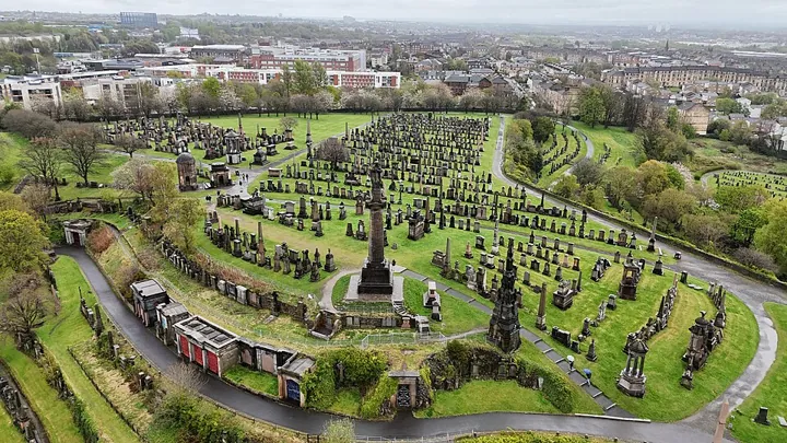 Glasgow Necropolis in Glasgow