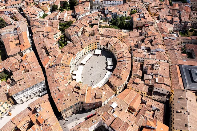 Piazza dell'Anfiteatro in Lucca