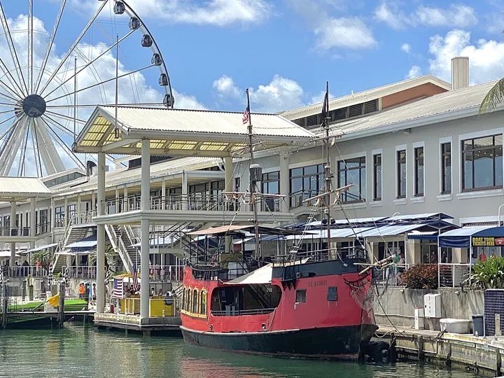 Bayside Marketplace in Miami