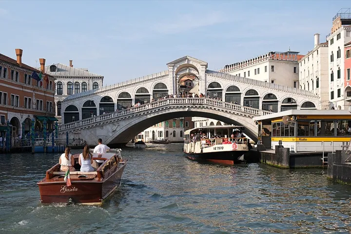 Rialto Bridge in Venice